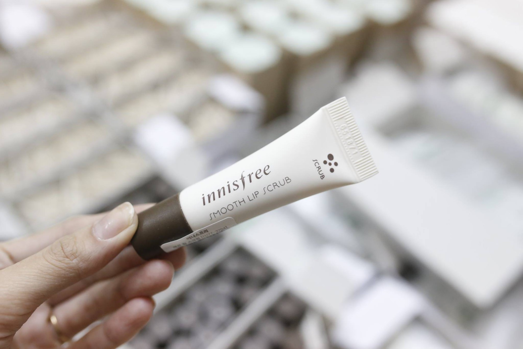 innisfree-lip-scrub