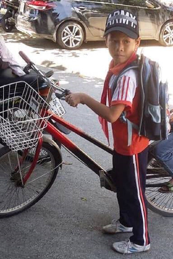 Nói với bà đi đổ rác, bé trai 6 tuổi đạp xe bỏ nhà đi - Ảnh 1.