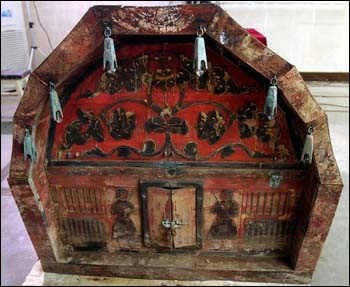 Phát hiện thi thể đội vương miện trong lăng mộ cổ nghìn năm, các chuyên gia đau đầu suy đoán danh tính thật sự và nguyên nhân qua đời - Ảnh 3.