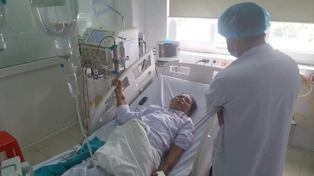 6 bệnh nhân sốc khi chạy thận tại Nghệ An, hơn 130 người phải chuyển viện - Ảnh 1. 6 bệnh nhân sốc khi chạy thận tại Nghệ An, hơn 130 người phải chuyển viện - Ảnh 1.