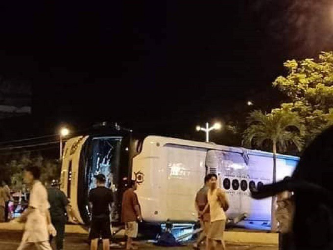 2 xe khách tông nhau ở Khánh Hòa, gần 30 hành khách thương vong - Ảnh 2.