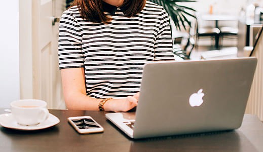 laptop-apple-macbook-computer-thumb