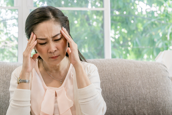 Thấy cốc sinh tố đặt trên bàn mà mẹ chồng đã làm sẵn cho mình, chồng tôi quăng ra ngoài rồi cảnh cáo mẹ anh, sự thật hé lộ khiến tôi đứng không vững - Ảnh 1.