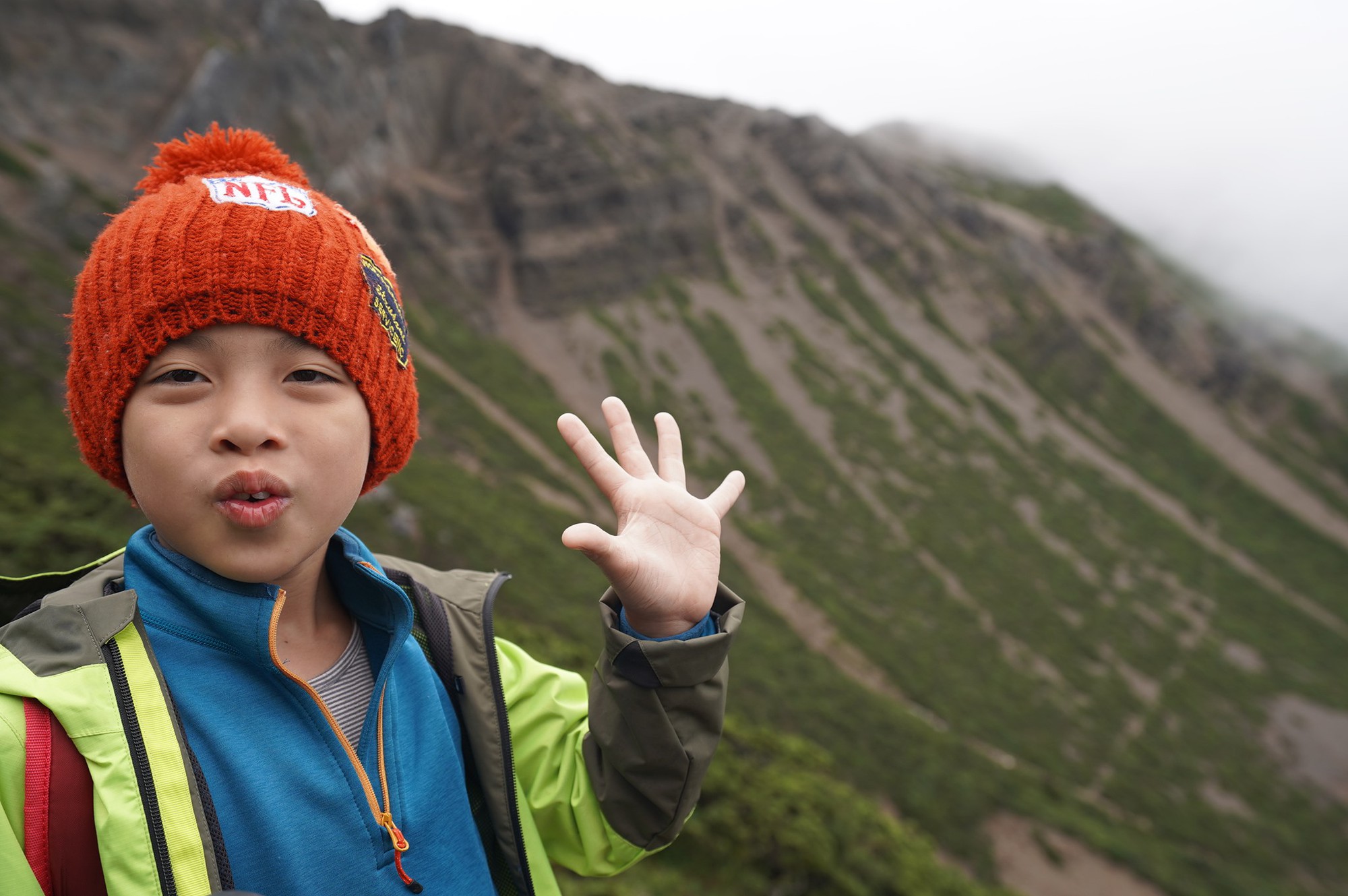 Cậu bé 8 tuổi chinh phục đỉnh núi cao 3952m để hoàn thành tâm nguyện cuối cùng của mẹ - Ảnh 5.