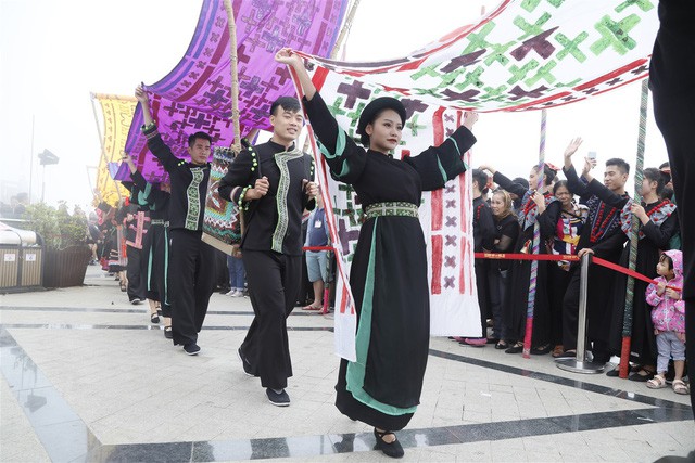 Cận cảnh những trang phục của show diễn Vũ điệu trên mây đang làm mưa làm gió tại Tây Bắc - Ảnh 1. Cận cảnh những trang phục của show diễn Vũ điệu trên mây đang làm mưa làm gió tại Tây Bắc - Ảnh 1.