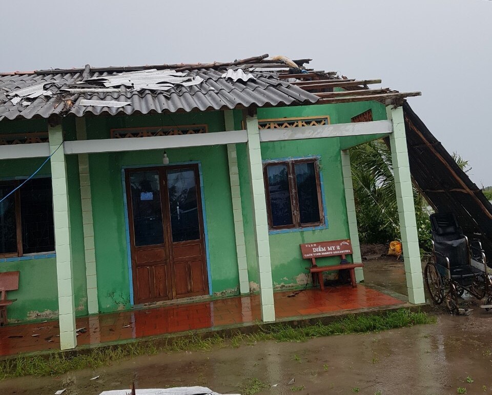 Cà Mau: Hàng trăm căn nhà bị sập, tốc mái và nước ngập do ảnh hưởng cơn bão số 3 - Ảnh 1.