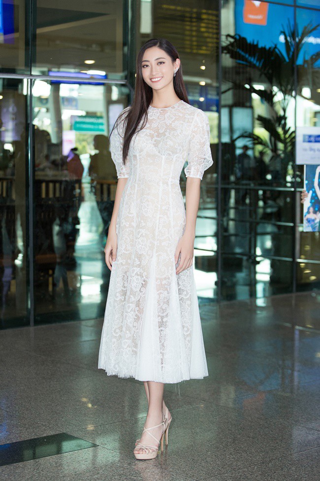 1564989245-3-luong-thuy-linh-mac-vay-xuyen-thau-kheo-che-eo-banh-my-tai-san-bay-1h8a4766-1564988108-width650height975 1564989245-3-luong-thuy-linh-mac-vay-xuyen-thau-kheo-che-eo-banh-my-tai-san-bay-1h8a4766-1564988108-width650height975