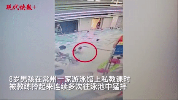Học bơi ra, bé trai la khóc, trên người có vết thương, mẹ đề nghị xem lại camera liền nộ khí xung thiên trước cảnh tượng trước mặt - Ảnh 2. Học bơi ra, bé trai la khóc, trên người có vết thương, mẹ đề nghị xem lại camera liền nộ khí xung thiên trước cảnh tượng trước mặt - Ảnh 2.