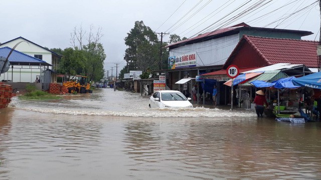 Ảnh: Phú Quốc ngập nặng sau 3 ngày mưa lớn - Ảnh 2.