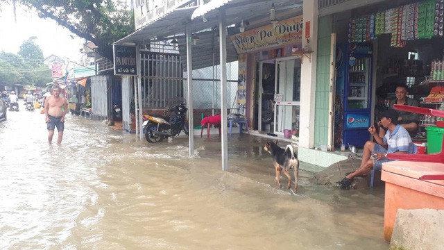 Ảnh: Phú Quốc ngập nặng sau 3 ngày mưa lớn - Ảnh 5.
