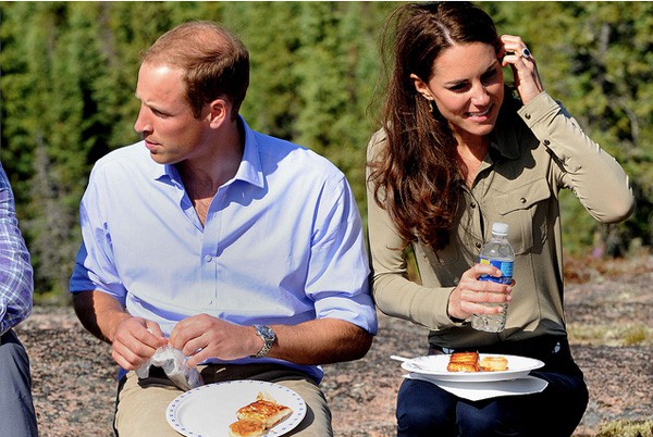 005-Prince-William-Kate-Middleton-Eating-Food-Photo-C-GETTY-IMAGES