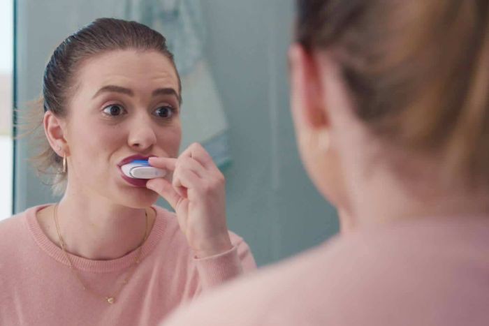 Cẩn thận rước ung thư, mài mòn men răng vì những sản phẩm làm trắng răng giá rẻ bán đầy trên mạng - Ảnh 3.