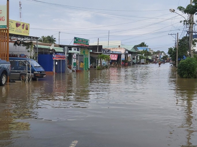 Nước “lũ” rút, nhiều nhà dân ở Phú Quốc tan hoang - Ảnh 10.