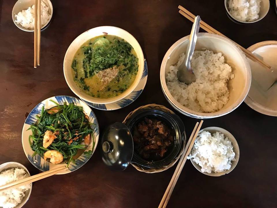 Traditional-Vietnamese-Family-Meal-1