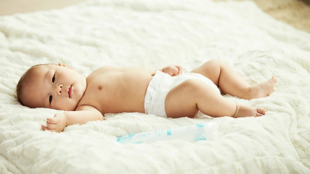 Mẹ chọn t&atilde; sơ sinh đ&uacute;ng chuẩn gi&uacute;p b&eacute; tr&ograve;n giấc cả đ&ecirc;m - Ảnh 2.