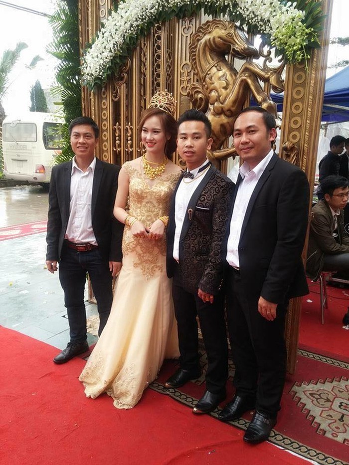 Những đám cưới xa hoa, dát đầy vàng của con đại gia Việt - Ảnh 7.