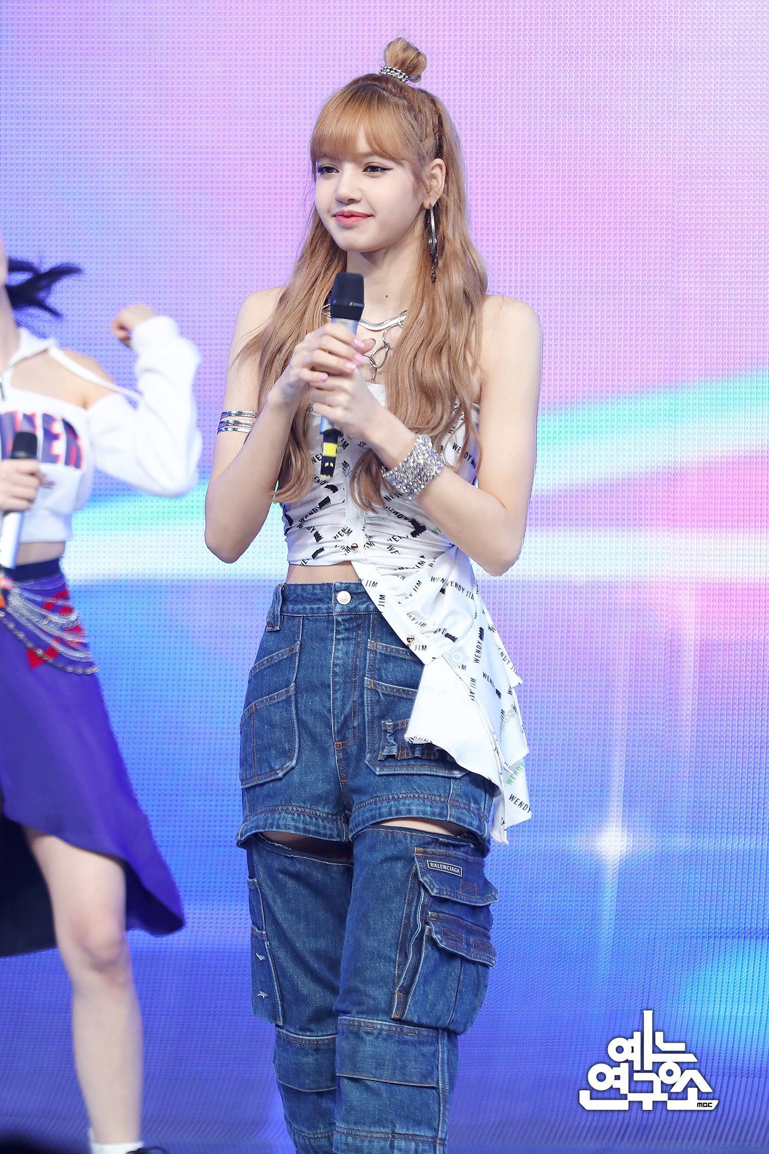 Blackpink-Lisa-Outfit-Music-Core-Concert