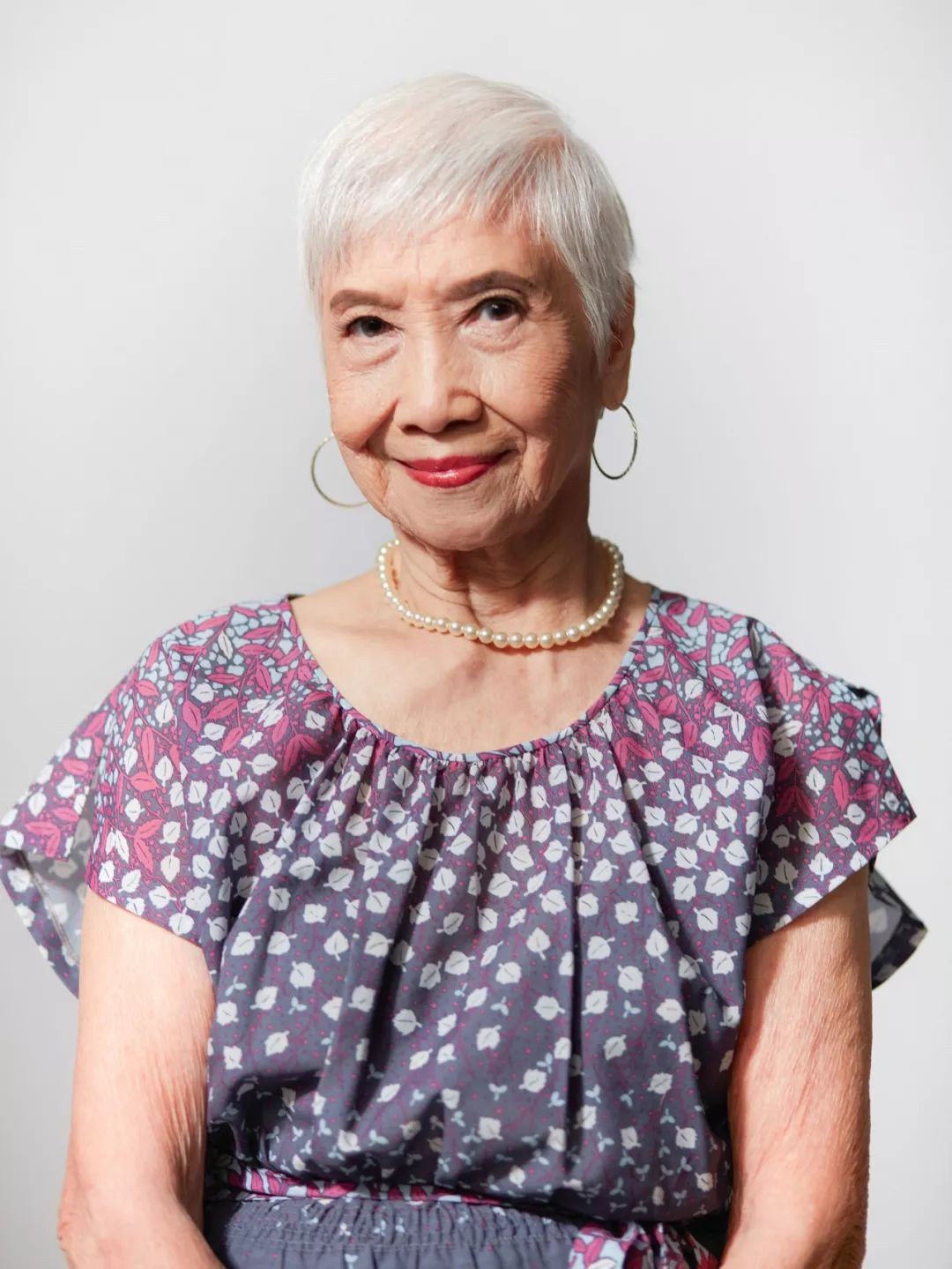 “Bà ngoại gân&quot; nhất Hong Kong: 96 tuổi trở thành người mẫu nổi tiếng được nhiều thương hiệu săn đón và cách sống “hãy là chính mình” đáng học hỏi - Ảnh 11.
