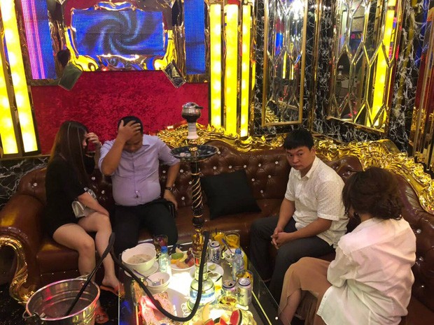 Quản lý nhà hàng điều 2 nữ nhân viên bán dâm cho khách 4 triệu đồng ở khách sạn trung tâm Sài Gòn - Ảnh 3.