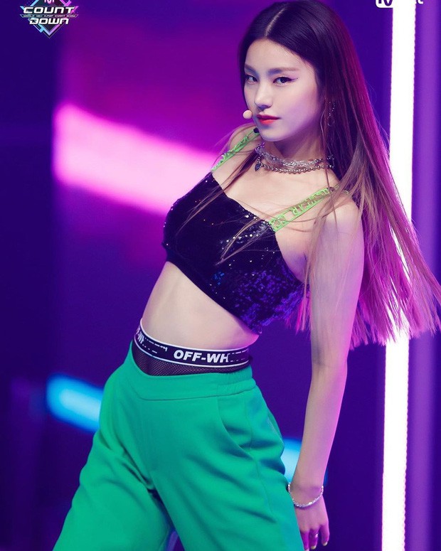 Crop top một gang tay có gì hot khiến Black Pink, Red Velvet, Mamamoo, Itzy diện rần rần? - Ảnh 8.