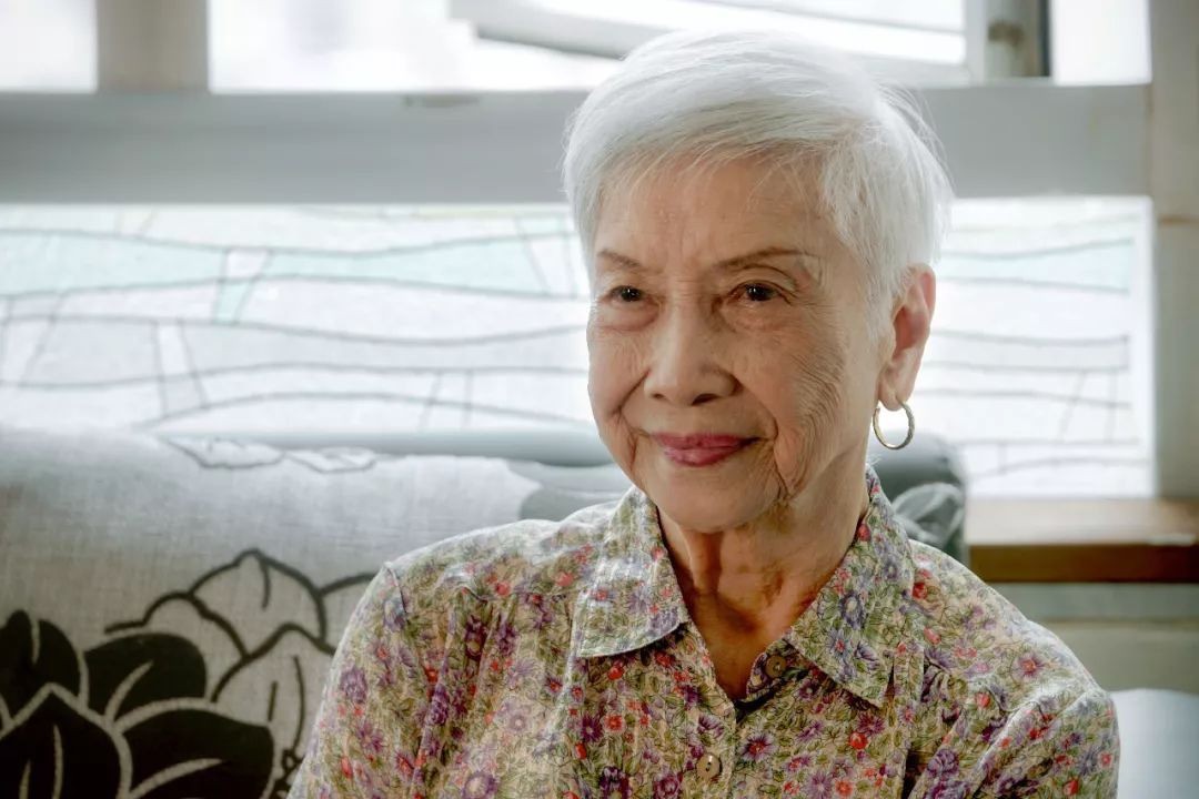 “Bà ngoại gân&quot; nhất Hong Kong: 96 tuổi trở thành người mẫu nổi tiếng được nhiều thương hiệu săn đón và cách sống “hãy là chính mình” đáng học hỏi - Ảnh 8.