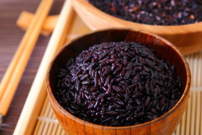 Gạo đen: Loại gạo từng chỉ dành cho vua chúa, giờ được săn đón vì những lợi ích tuyệt vời này - Ảnh 1.