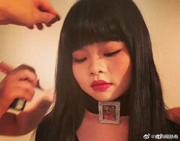 Idol xấu nhất lịch sử Trung Quốc bị chê là phiên bản lỗi của Jennie khi để tóc và makeup giống hệt - Ảnh 3.