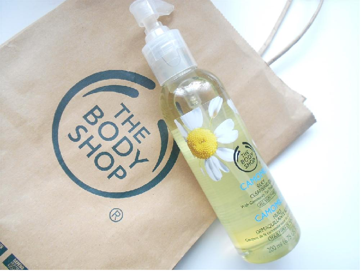 dau-tay-trang-the-body-shop-camomile-silky-cleansing-oil1(1)