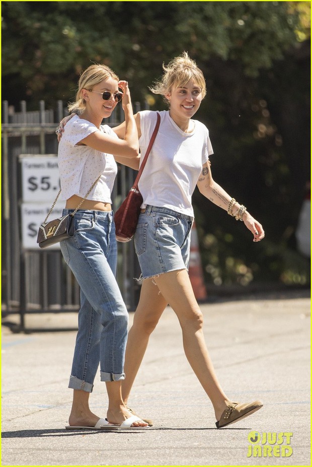 miley-cyrus-wraps-her-arms-around-kaitlynn-carter-during-afternoon-outing-02-156740922945094973787 miley-cyrus-wraps-her-arms-around-kaitlynn-carter-during-afternoon-outing-02-156740922945094973787