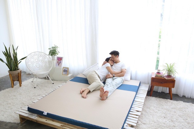 Gợi &yacute; những mẫu chăn đệm đẹp cho m&ugrave;a cưới - Ảnh 1.