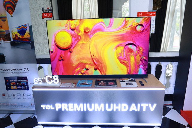 Trải nghiệm ch&acirc;n thực về &acirc;m thanh v&agrave; h&igrave;nh ảnh c&ugrave;ng Smart TV TCL Premium UHD AI C8 - Ảnh 1.