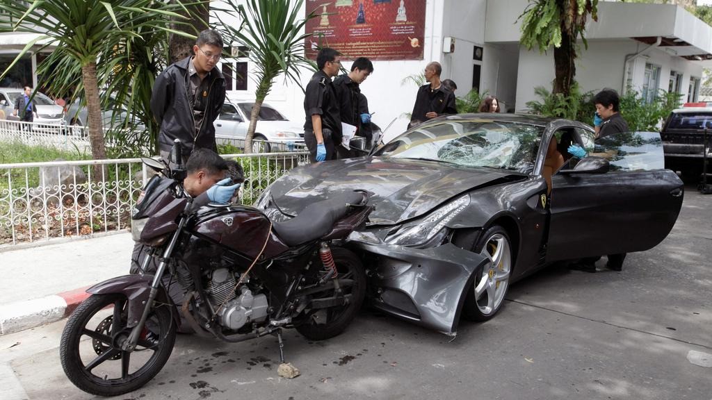 Red Bull: Ông nội từ bàn tay trắng thành tỷ phú Thái Lan, cháu đích tôn sống xa xỉ, lái xe gây tai nạn đâm chết người vẫn chưa đền tội - Ảnh 10.