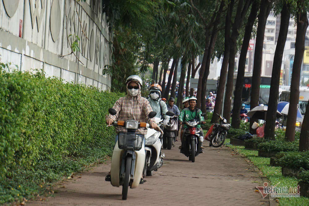 Chôn chân hàng giờ trên đường Sài Gòn ngày đầu đi làm sau nghỉ lễ - Ảnh 9.