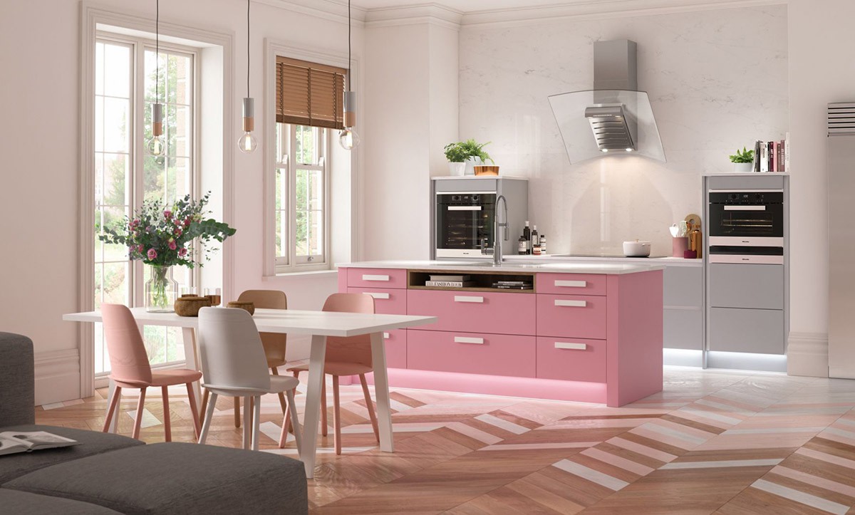 Nếu bạn yêu thích màu hồng, hãy xem ngay bức ảnh về phòng bếp màu hồng đẹp tuyệt vời này! Với gam màu ấm áp, sống động, chắc chắn sẽ mang lại cho gia đình bạn một không gian ấm cúng, tươi vui.