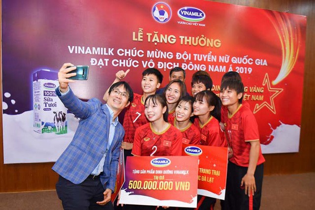 Vinamilk trao thưởng chúc mừng đội tuyển bóng đá nữ quốc gia vô địch Đông Nam Á 2019 - Ảnh 5.