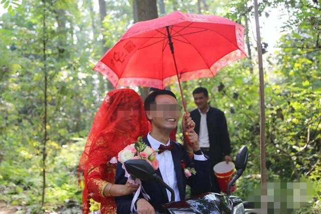 Chu-re-suyt-khong-don-duoc-dau-vi-phai-giai-mat-ma-oai-oam-chu-re-don-dau-1-1539142828-98-width640height427 Chu-re-suyt-khong-don-duoc-dau-vi-phai-giai-mat-ma-oai-oam-chu-re-don-dau-1-1539142828-98-width640height427