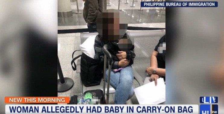 Chuẩn bị xuất cảnh nhưng có dấu hiệu đáng ngờ, người phụ nữ bị bắt ngay tại chỗ vì giấu em bé 6 tuổi trong túi xách - Ảnh 1.