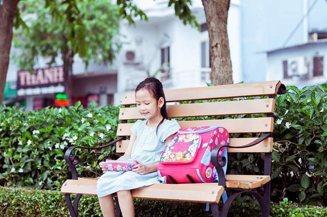 Mùa khai trường, ba lô chống gù nào đang được các hot mom, hot dad nhắc đến? - Ảnh 2. Mùa khai trường, ba lô chống gù nào đang được các hot mom, hot dad nhắc đến? - Ảnh 2.