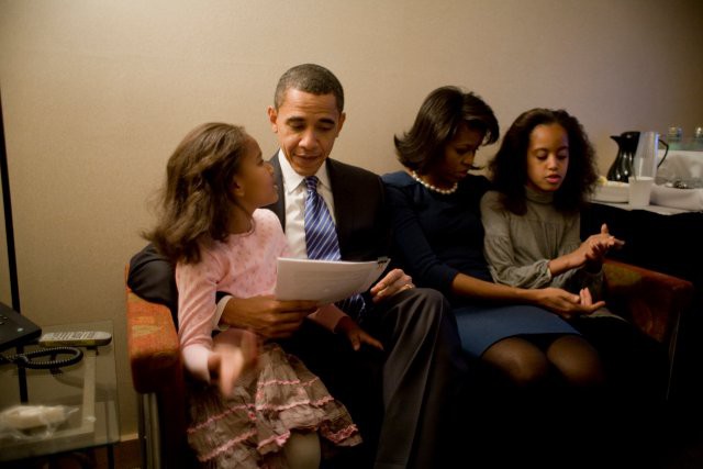 obama-family-album-barack-michelle-sasha-malia-photos-08