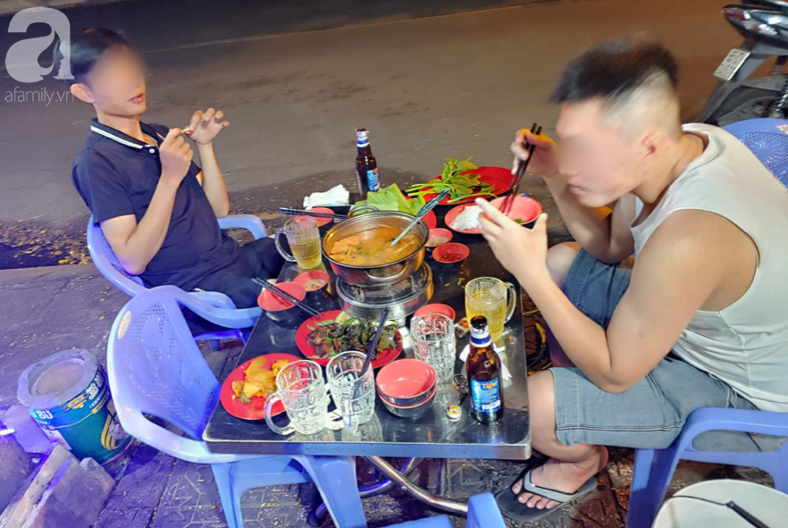 Ngại Nghị định 100, người dân Sài Gòn giảm chè chén, &quot;nhậu&quot; bằng nước ngọt khiến các hàng quán ế khách thê thảm - Ảnh 9.