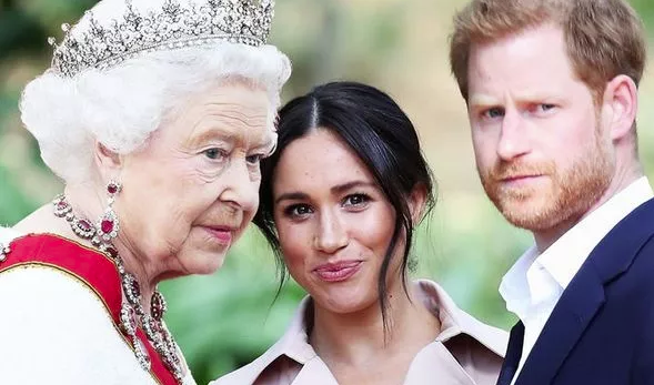 Hé lộ thông tin Nữ hoàng từng "nhún nhường" cháu dâu Meghan Markle, đích thân gọi điện thoại hỏi thăm nhưng bị đối xử phũ phàng - Ảnh 1. Hé lộ thông tin Nữ hoàng từng "nhún nhường" cháu dâu Meghan Markle, đích thân gọi điện thoại hỏi thăm nhưng bị đối xử phũ phàng - Ảnh 1.