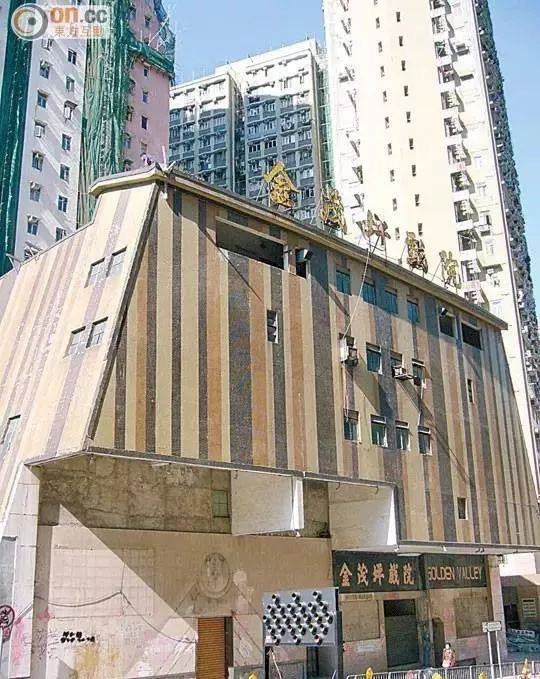 Rạp hát bị bỏ hoang ở trung tâm Hong Kong và lời đồn về cậu bé cùng mẹ xem phim và thấy nhiều người trong rạp nhưng mẹ thì không - Ảnh 4.