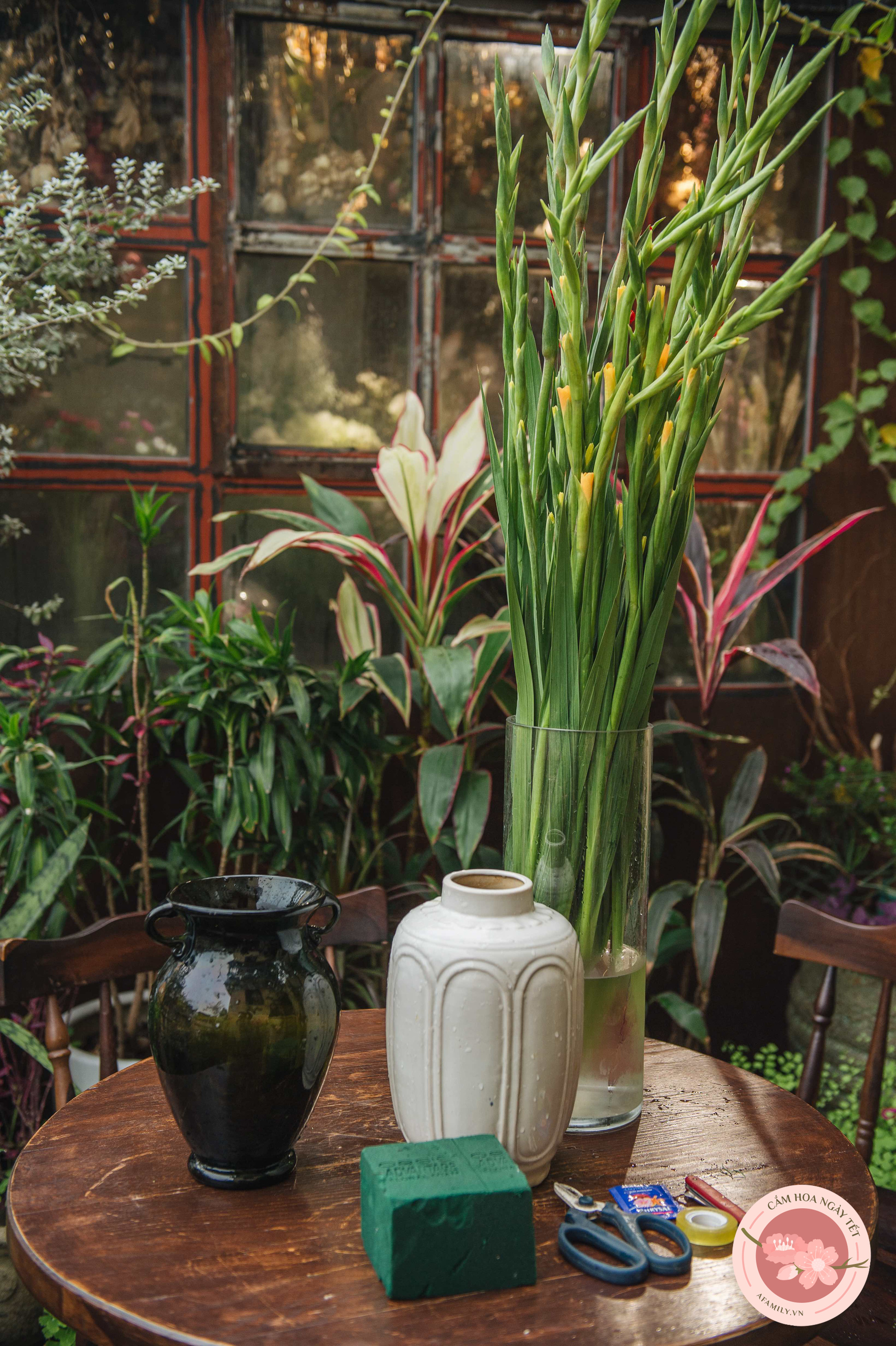 C&aacute;ch cắm hoa lay ơn truyền thống v&agrave; cắm kiểu tay Phật, cứ tưởng kh&oacute; m&agrave; h&oacute;a ra ai cũng cắm được - Ảnh 3.