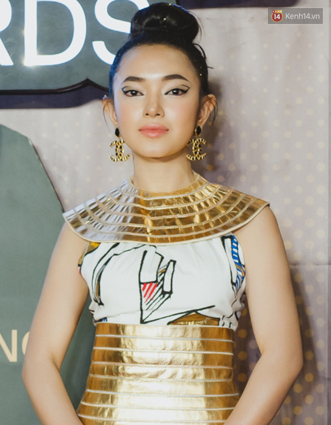 Top kiểu tóc và makeup “xịn” nhất WeChoice Awards 2019: Châu Bùi - Khánh Linh đẹp ma mị, Hương Giang tâm huyết đính đá không đụng hàng - Ảnh 1.