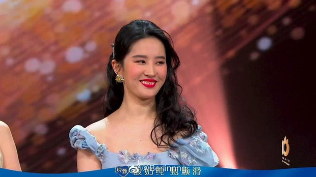 Lưu Diệc Phi vừa gây thất vọng với hình ảnh thừa cân, khuôn mặt chảy sệ thì một loạt ảnh quá khứ "cực phẩm" lại bất ngờ xuất hiện - Ảnh 1. Lưu Diệc Phi vừa gây thất vọng với hình ảnh thừa cân, khuôn mặt chảy sệ thì một loạt ảnh quá khứ "cực phẩm" lại bất ngờ xuất hiện - Ảnh 1.