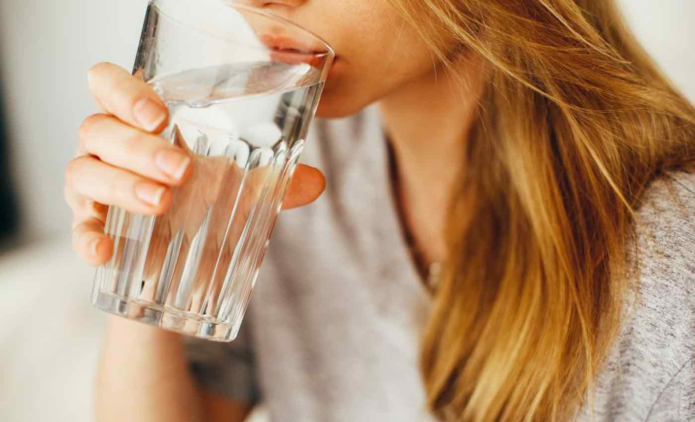Uống hai cốc nước trước bữa ăn: Tuyệt kỹ thần thánh giúp các chị em giảm 2kg mà chẳng cần tập tành - Ảnh 2.