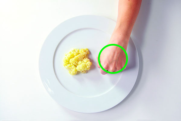 Cách đo khẩu phần ăn bằng bàn tay giúp giảm cân hiệu quả - Ảnh 3.