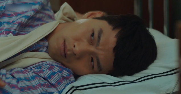 Nhặt sạn &quot;Crash Landing On You&quot;: Hyun Bin đóng cảnh &quot;giường chiếu&quot; với Son Ye Jin nhưng vẫn để lộ sai sót  - Ảnh 7.