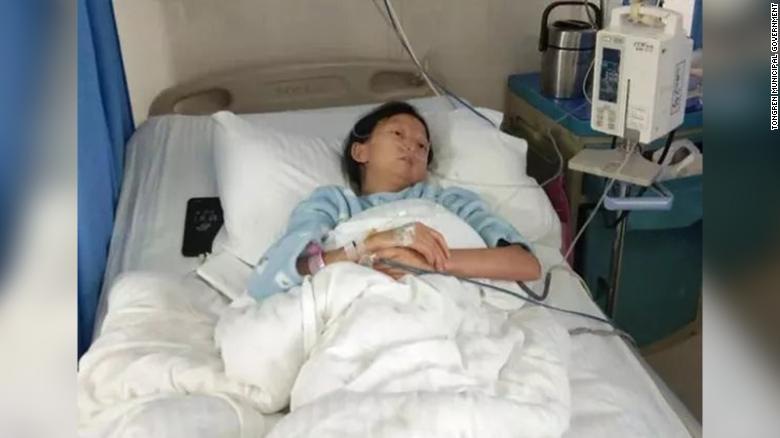 Trung Quốc rúng động chuyện nữ sinh nghèo ăn cơm trộn ớt - Ảnh 2. Trung Quốc rúng động chuyện nữ sinh nghèo ăn cơm trộn ớt - Ảnh 2.