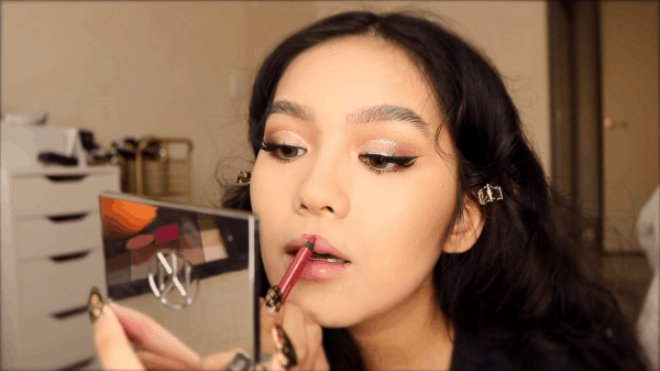 Hà Tăng make up đơn giản mà vẫn đẹp đến lịm tim, tất cả nhờ đôi môi đỏ mọng gợi cảm, chị em muốn học theo cũng không hề khó - Ảnh 3. Hà Tăng make up đơn giản mà vẫn đẹp đến lịm tim, tất cả nhờ đôi môi đỏ mọng gợi cảm, chị em muốn học theo cũng không hề khó - Ảnh 3.